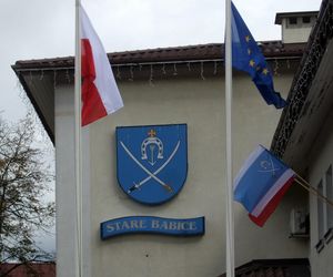Herb gminy Stare Babice, której siedzibą jest miejscowośc
