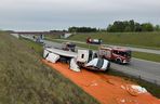 Samochód ciężarowy uderzył w busa na A1
