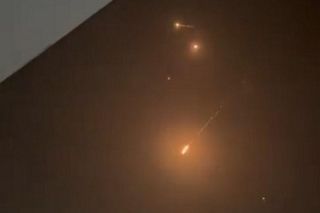 Rakieta trafiła prosto w blok w Izraelu