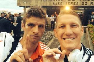 Thomas Muller, Bastian Schweinsteiger SELFIE