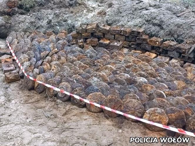 Policjanci 12 dni pilnowali… lasu. Na koniec akcji doszło do dwóch potężnych eksplozji