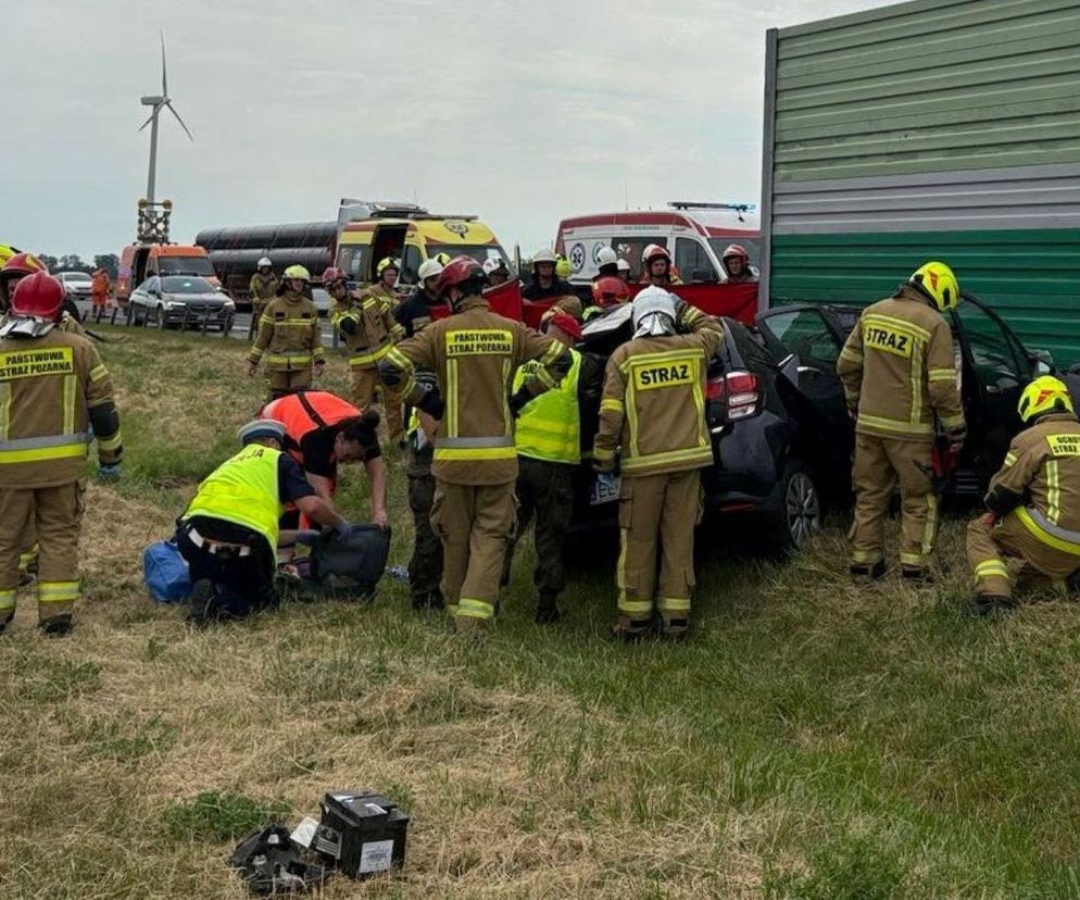 Dramatyczny wypadek na autostradzie niedaleko Grudziądza. Jedna osoba nie żyje