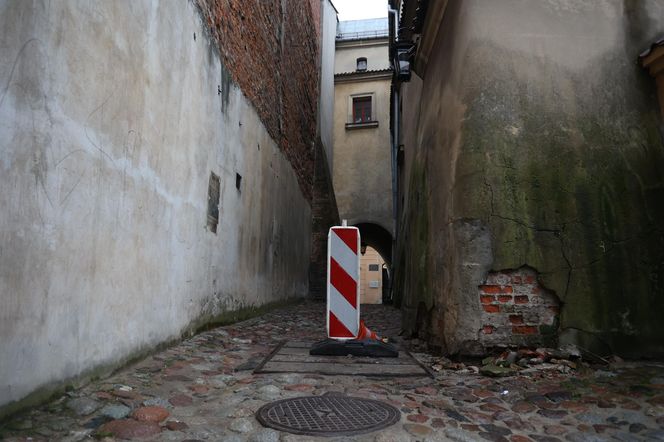 Ul. Ku Farze na Starym Mieście w Lublinie to jedna z najwęższych ulic w Polsce!