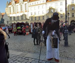 WOŚP 2024 we Wrocławiu. Cały Rynek i ludzie w serduszkach [ZDJĘCIA]