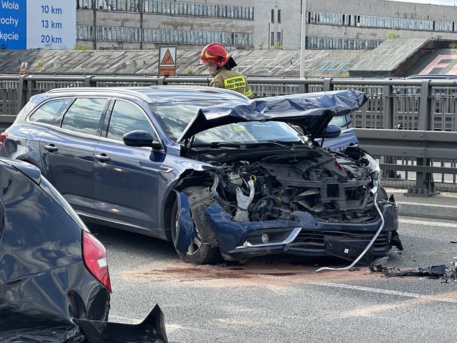 Paraliż na S8 w Warszawie! Potężny karambol, zderzyło się 6 aut, droga jest zablokowana