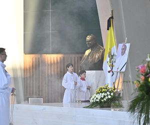 Warszawa żegna papieża Franciszka. Poruszające wpisy w Archikatedrze 