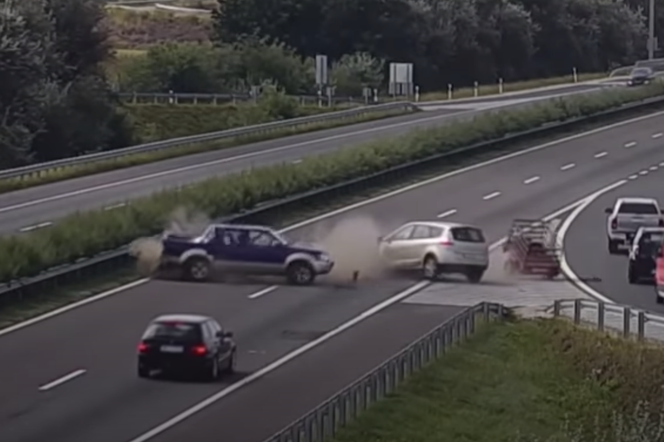 Kierowca Nissana wjechał pod prąd na autostradę