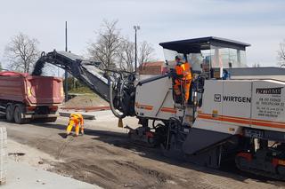 Toruń: Roboty drogowe na al. św. Jana Pawła II nie zwalniają! Zaglądamy na plac budowy [ZDJĘCIA]