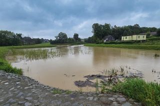 Gwałtowne wezbrania rzek w województwie śląskim. Sytuacja jest naprawdę trudna