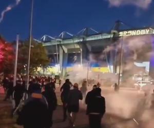 Dantejskie sceny po meczu Brondby - Pogoń! Kibole starli się pod stadionem, interweniowała policja