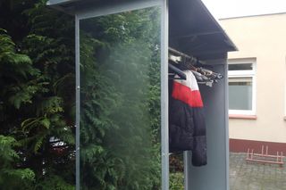 W Bydgoszczy przed zimą można podarować trochę ciepła. Wieszaki już czekają!