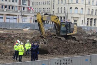 Pilna akcja na pl. Powstańców Warszawy! Niewybuch pod siedzibą telewizji!