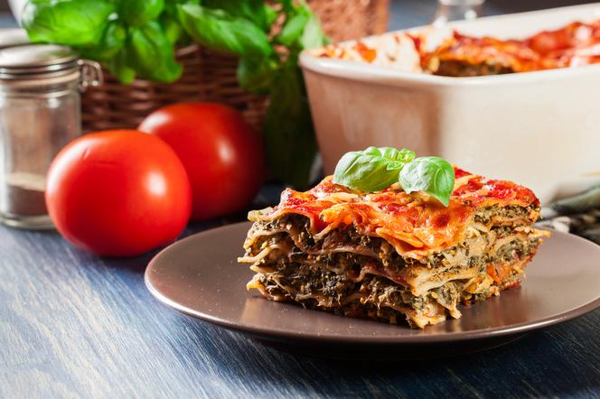 Orkiszowa lasagne ze szpinakiem