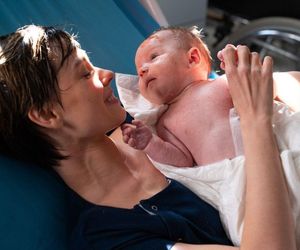 Na dobre i na złe odc. 958. Blanka (Pola Gonciarz), córka Nina (Michalina Grot)