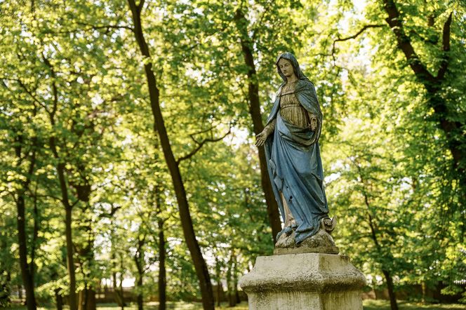 W Łękach Kościelny można podziwiać dworek z XVIII wieku