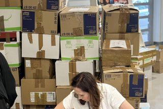 #pomagamyRazem w Warszawie - pakowanie darów