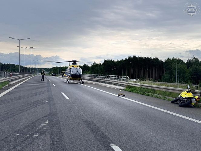 Groźny wypadek na drodze ekspresowej S1. Motocyklista zabrany śmigłowcem LPR do szpitala
