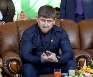 Modniś Kadyrow szasta pieniędzmi. Nie uwierzysz, co ma w gabinecie! Buty od Prady, a teraz TO!