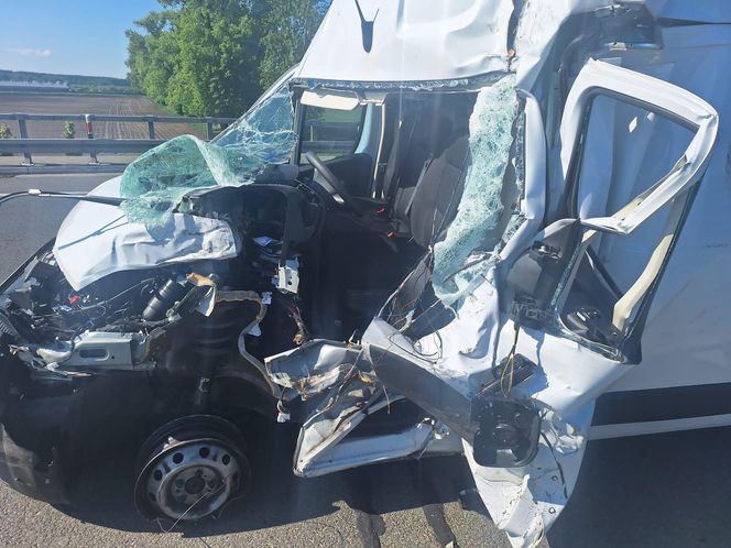Wypadek na S5 koło Leszna. Zderzyły się bus i samochód ciężarowy