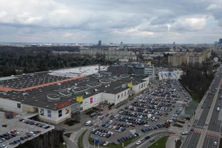 Dwa popularne centra handlowe w Warszawie wprowadzają opłaty za parkowanie