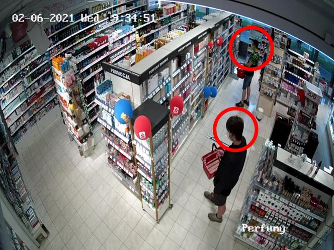 Toruńska Policja poszukuje dwóch złodziei perfumów