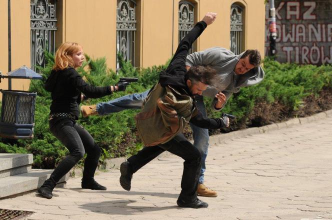 Komisarz Alex 4 sezon odcinek 40 (odc. 1). Michał Orlicz (Antoni Pawlicki), Maja (Roma Gąsiorowska)