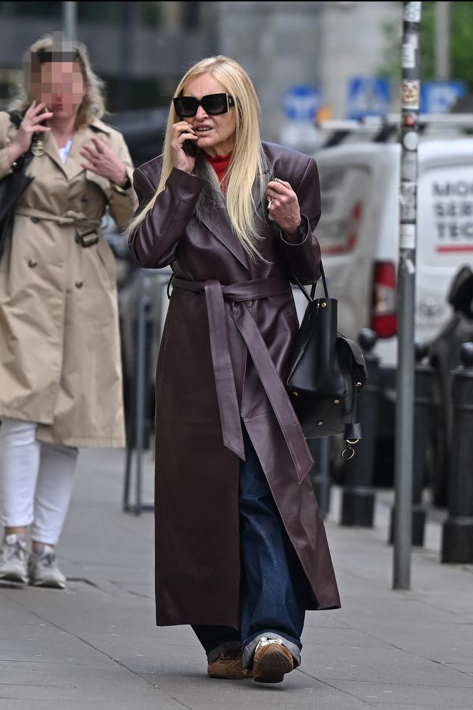 Monika Olejnik jedzie na czerwonym świetle, bo spieszy się do pracy