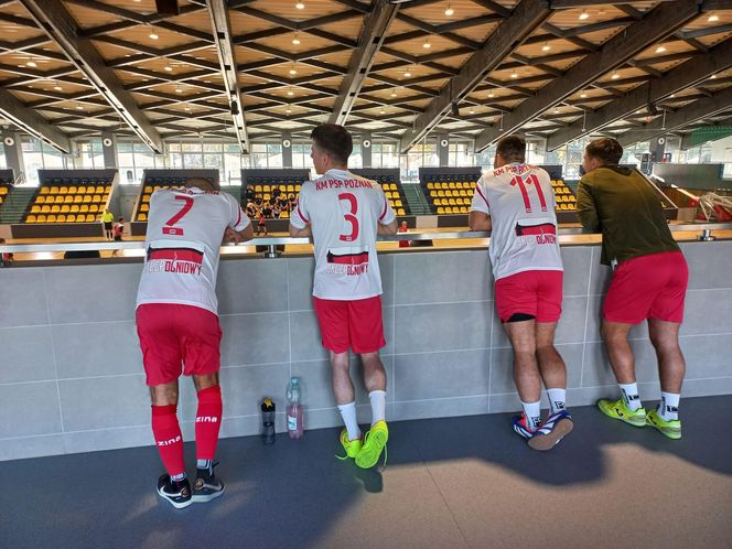 Na co dzień ratują, a dziś grają. Strażacka rywalizacja na parkiecie w Lesznie