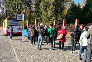 Zainteresowanie SZCZEPCIObusem nie maleje. Gdzie można zaszczepić się w tym tygodniu?