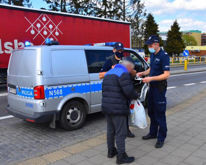 Policja rozdała maseczki [ZDJĘCIA]