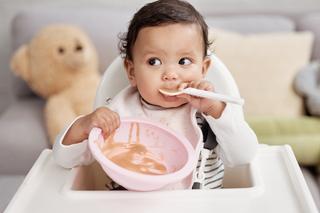 Śniadanie dla niemowlaka - co podawać dziecku na pierwszy posiłek dnia?