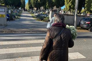 Piękna pogoda zachęcała do cmentarnych porządków