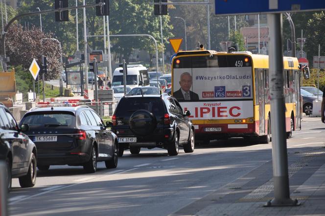 Kampania wyborcza w Kielcach. W śródmieściu najwięcej plakatów kandydatów do Sejmu i Senatu