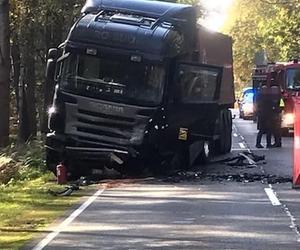 Koszmarny wypadek w Katowicach. Kobieta wjechała wprost pod ciężarówkę z węglem