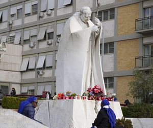 Pilny apel z Watykanu. Chodzi o chorego papieża Franciszka. Proszą o jedno!