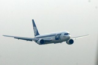 Awaryjne lądowanie kapitana Wrony 1.11.2011 w Warszawie