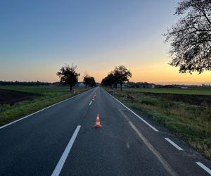 Kto kierował samochodem, który potrącił motorowerzystkę niedaleko Rawicza