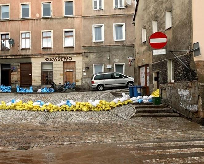 Bystrzycka Kłodzka pod wodą. Wielka woda zalała miasteczko na Dolnym Śląsku