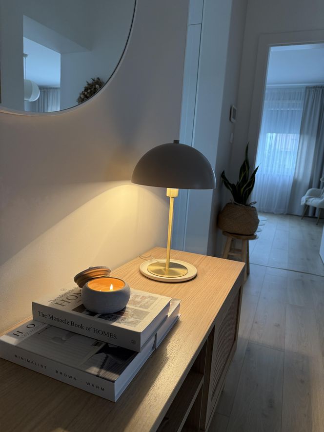 Metamorfoza przedpokoju w domu z lat 90.