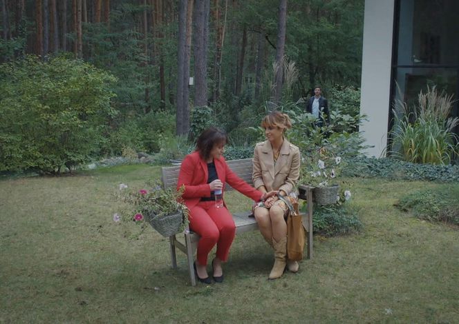 M jak miłość, odcinek 1847: Kama (Michalina Sosna), żona klienta (Joanna Borer-Dzięgiel)