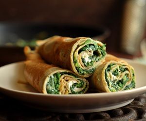 Chcesz zrobić pyszne naleśniki w 3 minuty? Weź szpinak, czosnek i żółty ser, a efekt cię zaskoczy