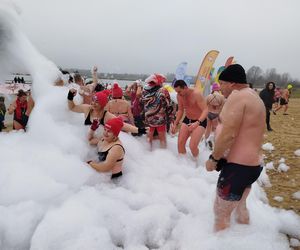 Mazowieckie Morsy otworzyły sezon morsowania 2025/2026 nad zalewem w Siedlcach