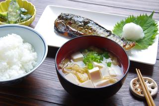 Jak zrobić zupę japońską? 4 łatwe przepisy na zdrowe zupy z Japonii