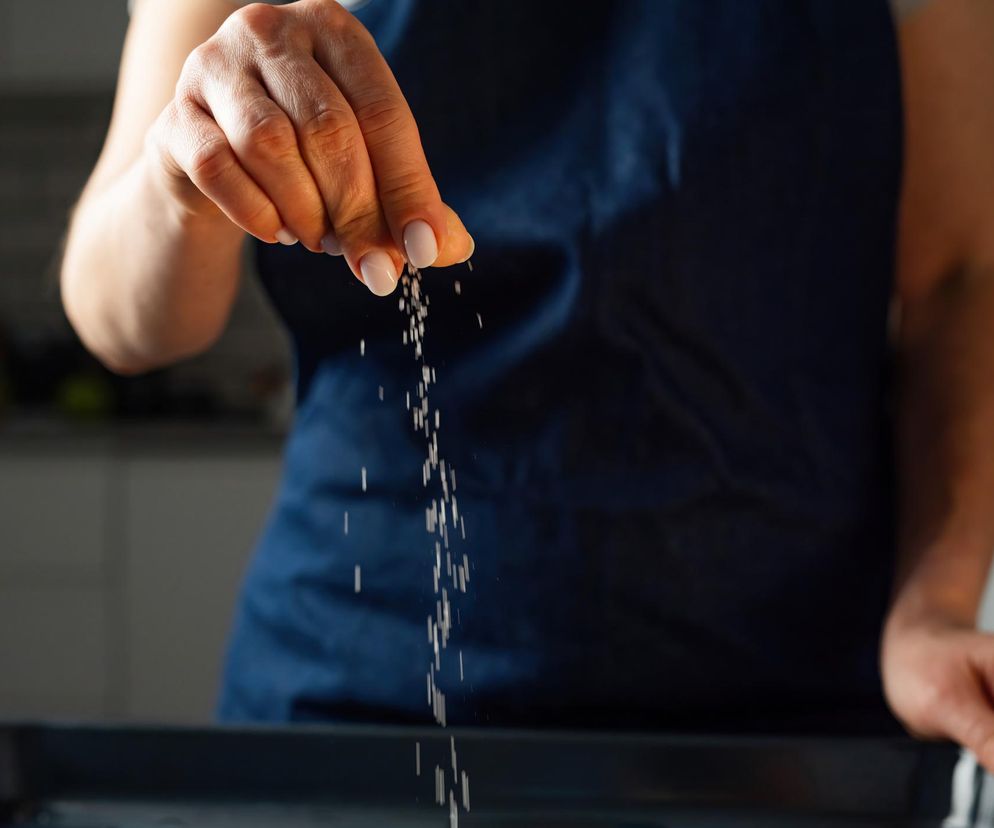 Powoduje prawie 2 miliony zgonów rocznie. WHO radzi, na co zamienić sól