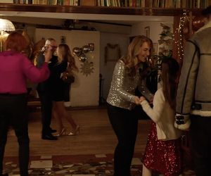 M jak miłość, zabawa sylwestrowa. Werner (Jacek Kopczyński), pani Ola (Ewa Kolasińska), Sylwia (Hanna Turnau),  Viola (Magdalena Waligórska), Nadia (Mira Fareniuk)