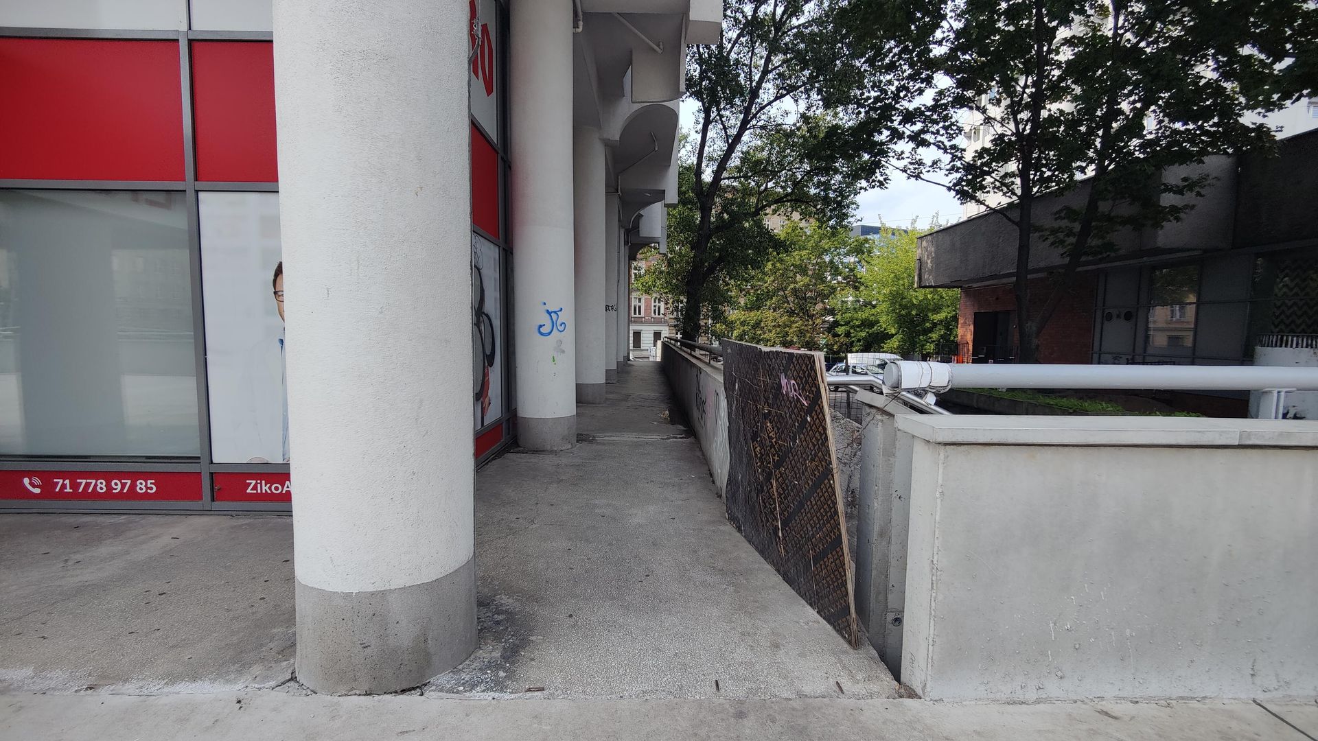 Remont esplanady przy Sedesowcach we Wrocławiu