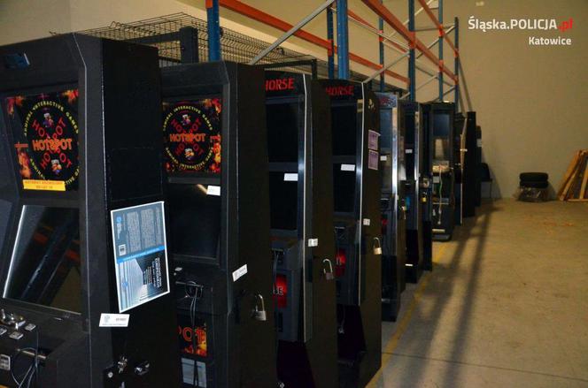 Katowice: 14 nielegalnych automatów w rękach policji