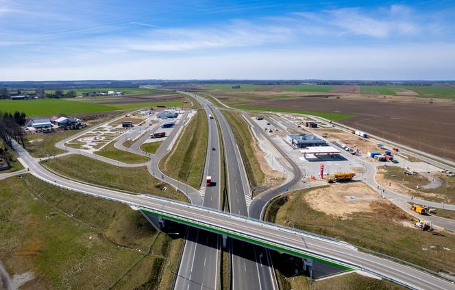 Można zatankować między Goleniowem i Koszalinem. Pierwsze stacje paliw na S6