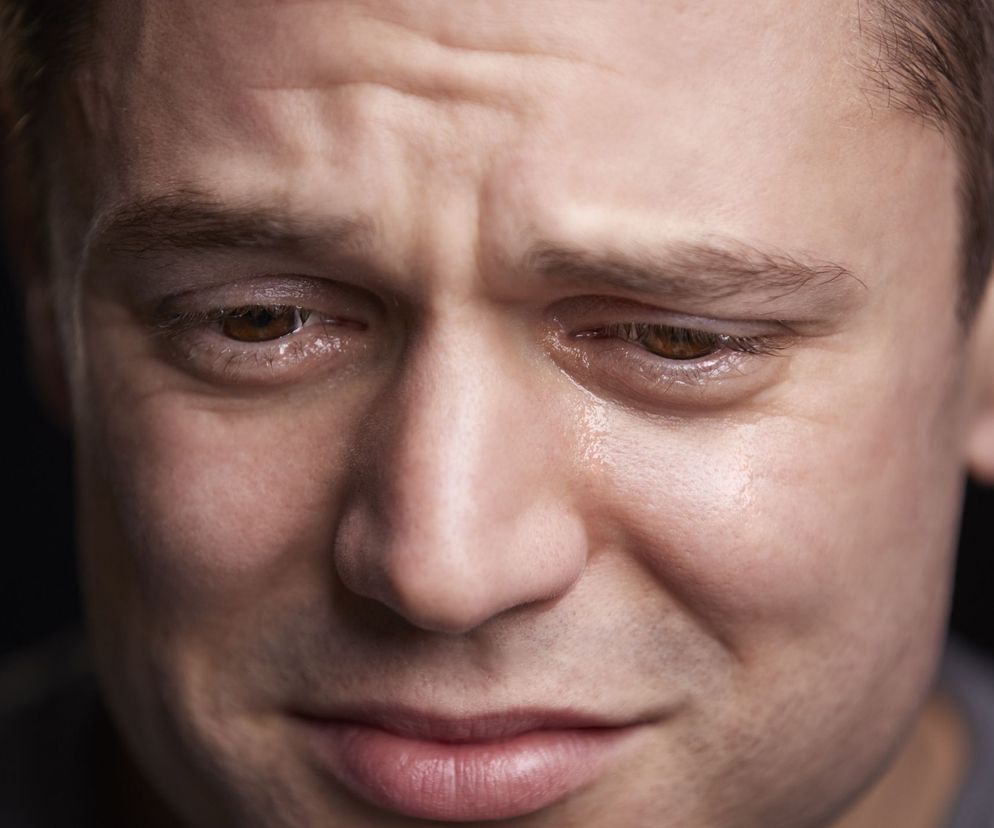 Nie warto powstrzymywać się od płaczu, gdy czujemy, że tego potrzebujemy.