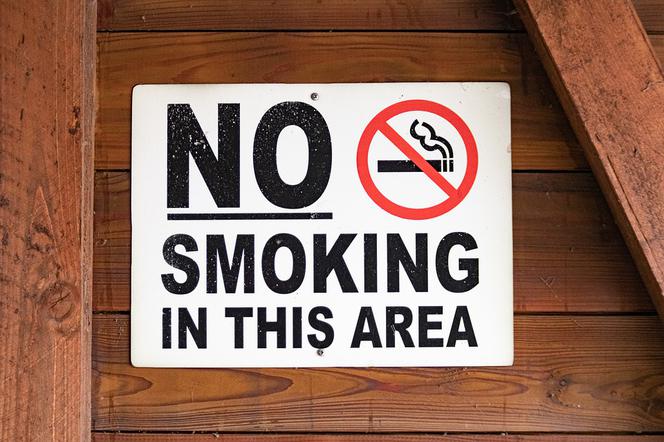 strefa bezdymna_zakaz palenia_papierosy_tytoń